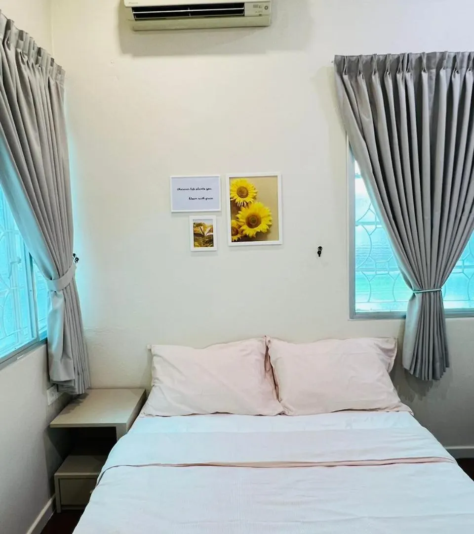 Myroom Georgetown, Off Jalan Burma, Gurney Drive 0*, George Town Malaisie